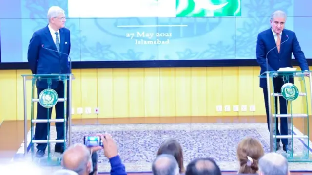 शाह महमूद क़ुरैशी और वोल्कान बोज़्किर