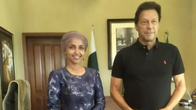 Ilhan ayaa markii ay Pakistan tagtay la kulantay Ra'iisul Wasaarihii xilka laga xayuubiyay, Imran Khan