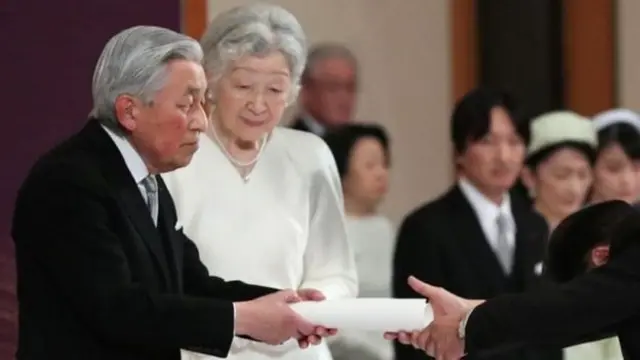 අකිහිතෝ යුගය නිම වෙයි