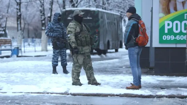 Озброєні люди з'явилися в центрі Луганська у вівторок вдень