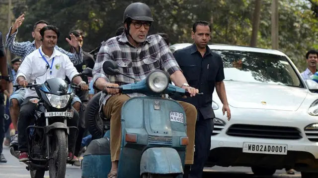 যে শহরে ৪৬০ টাকার চাকরী দিয়ে জীবন শুরু, সেই কলকাতায় একটি ছবির শুটিংয়ে অমিতাভ বচ্চন