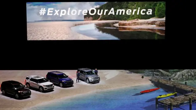 فورد نسل جدید اکسپلورر را در مراسمی پر زرق و برق در یک استادیوم رونمایی کرد