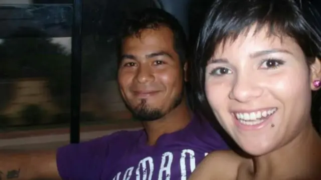 Víctor Parada junto a su hermana