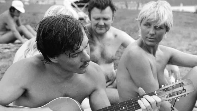 Сімейний нудизм Чому німці радо оголюються на людях - BBC News Україна