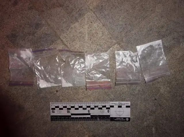 Поліція заявляє, що виявила 17 людей із наркотичними речовинами