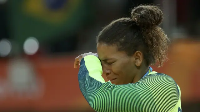 Rafaela Silva llorando tras ganar la medalla de oro