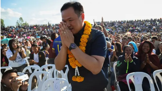 อนุทิน ชาญวีรกูล หัวหน้าพรรคภูมิใจไทย