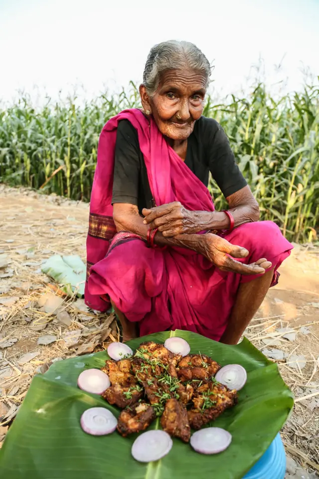 মাছ রান্না দেখাচ্ছেন মাস্তানাম্মা