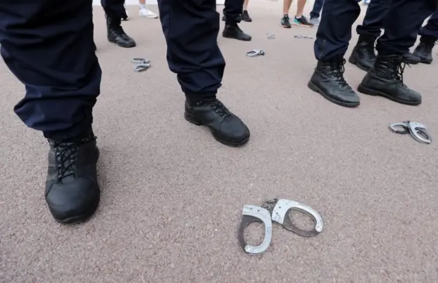 Fransa'da protesto gösterisi düzenleyen polisler