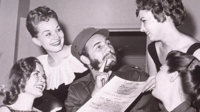 Fidel Castro cercado por mulheressolverde apostas desportivasNova York