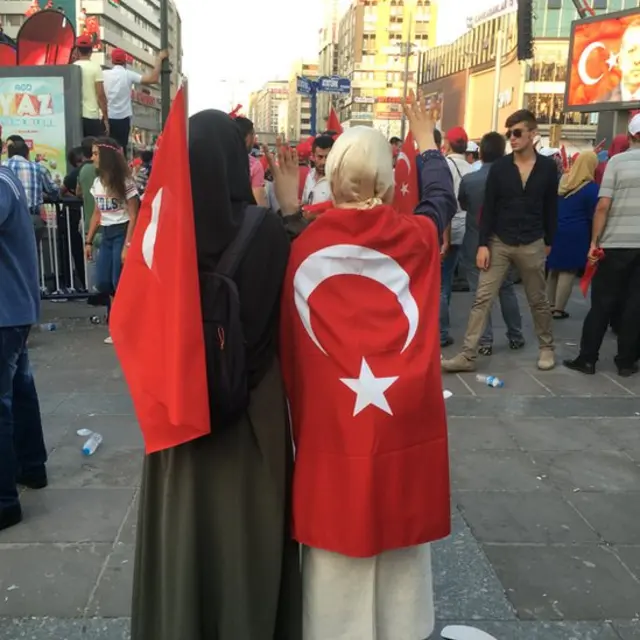 Manifestaciones de apoyo hacia el gobierno.