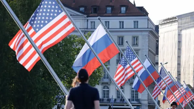 Флаги России и США