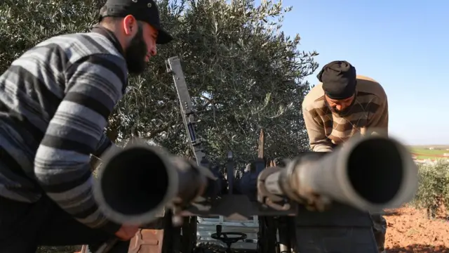 Türkiye destekli muhalifler Afis ve Salihiye köylerinde mevzileniyor.