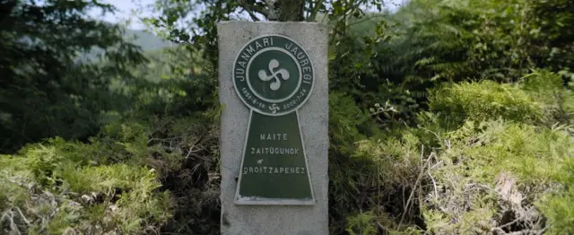 Monolito dedicado a Juan Mari Jauregi