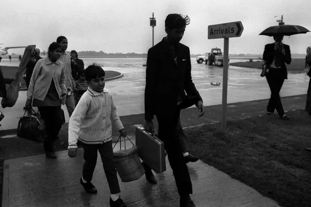 યુગાન્ડાથી હિજરત કરીને બ્રિટન પહોંચેલા ગુજરાતીઓની તસવીર