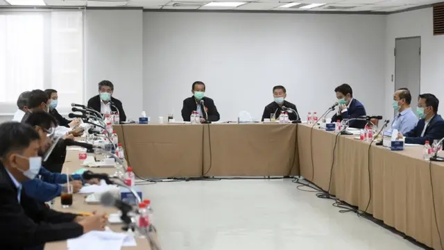 การประชุมหัวหน้า 6 พรรคฝ่ายค้านเกิดขึ้นที่พรรคเพื่อไทย ถ.เพชรบุรี