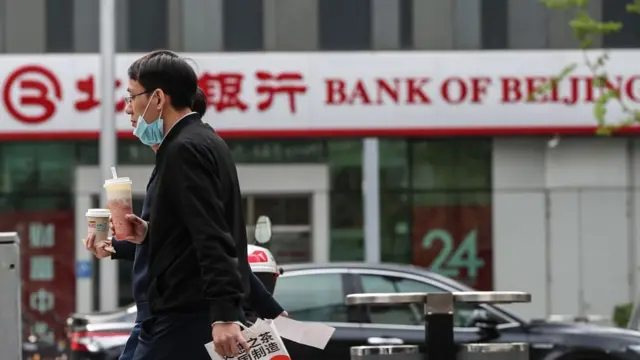 বেইজিংয়ের আর্থিক কেন্দ্রে এক ব্যক্তি