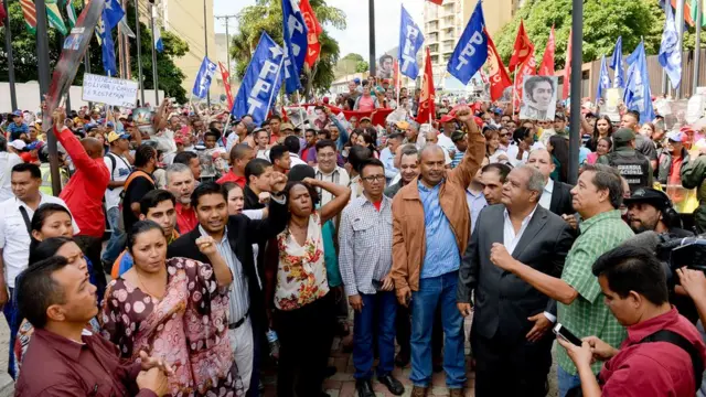 Simpatizantes del gobierno marchan en Caracas