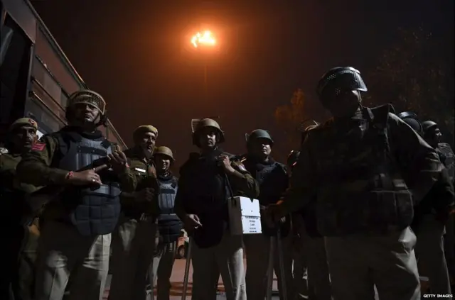 दिल्ली पुलिस पर अपना काम ठीक से न करने के आरोप लग रहे हैं.