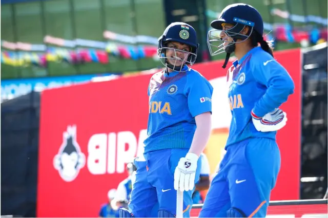 స్మృతి మంథానతో షఫాలీ వర్మ Shafali Verma with Smriti Mandhana