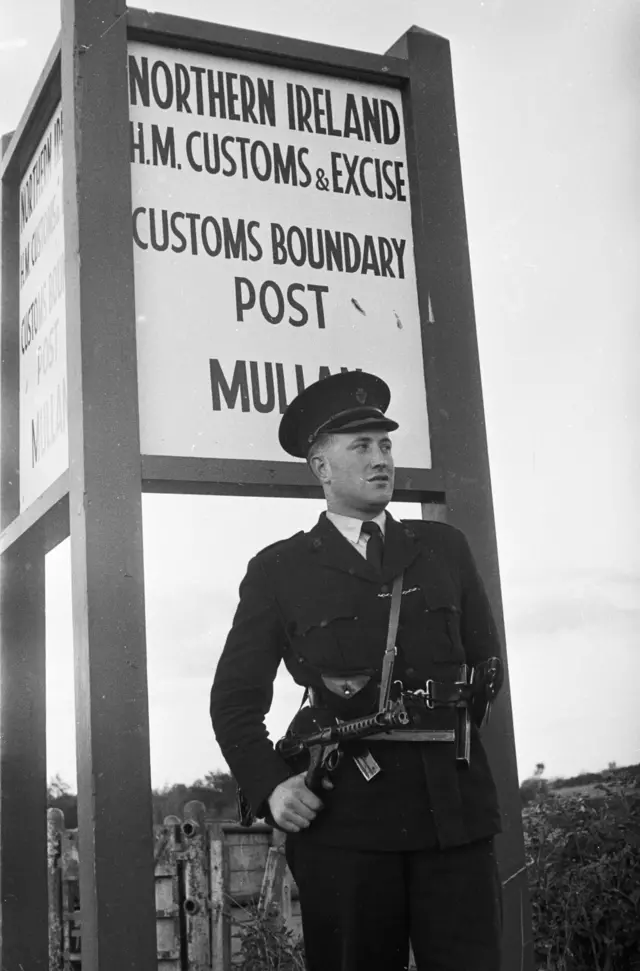 Местные жители хорошо помнят, что граница между Ирландией и Северной Ирландией была вполне реальной
