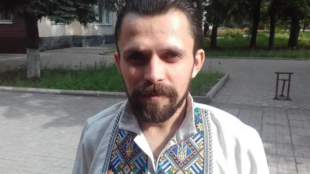 Артем у вишиванці