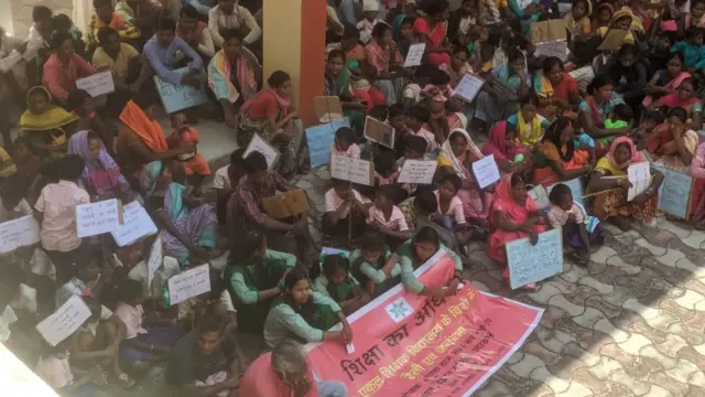 लातेहर में स्कूली छात्रों की रैली