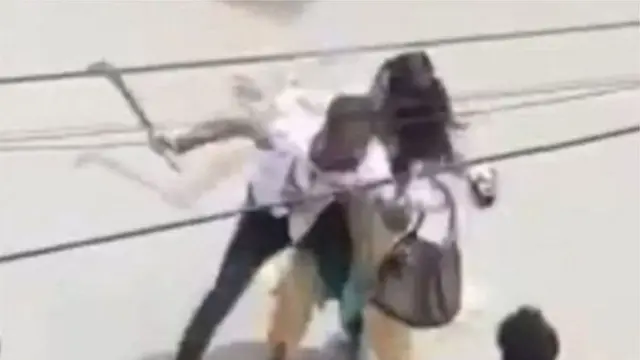 বরগুনায় রিফাত শরীফ নামের এক যুবককে প্রকাশ্যে কুপিয়ে হত্যার পর আলোচনায় এসেছে বন্ড০০৭ নামের একটি গ্রুপ।