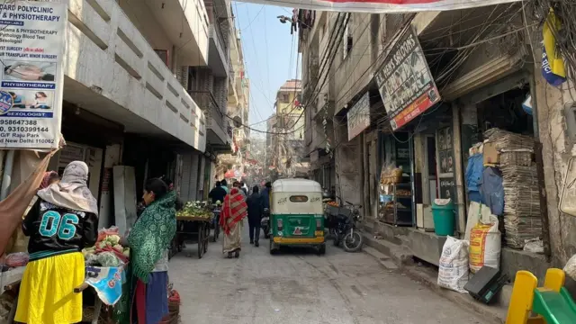 नेब सराय के राजू पार्क इलाक़े में अफ़्रीकी मूल के लोग किराये पर रहते हैं. स्थानीय लोगों को इनसे कोई परेशानी नहीं है.