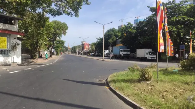 கொழும்பு மக்கள் கண்ணீர் புகை குண்டு வீச்சு