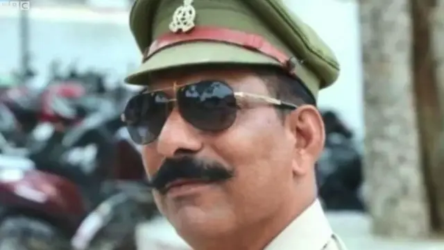 పోలీస్ అధికారి