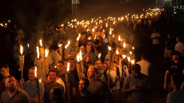 Charlottesville'de aşırı sağcıların meşaleli eylemi
