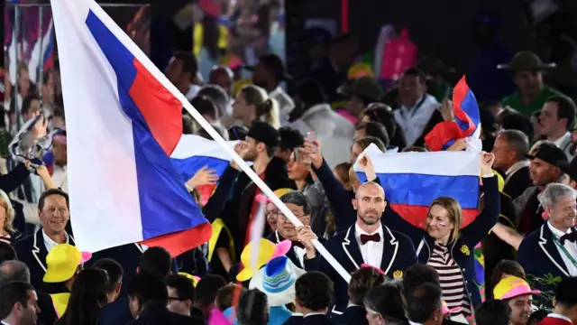 Сергей Тетюхин с флагом на открытии Олимпийских игр в Рио-де-Жанейро