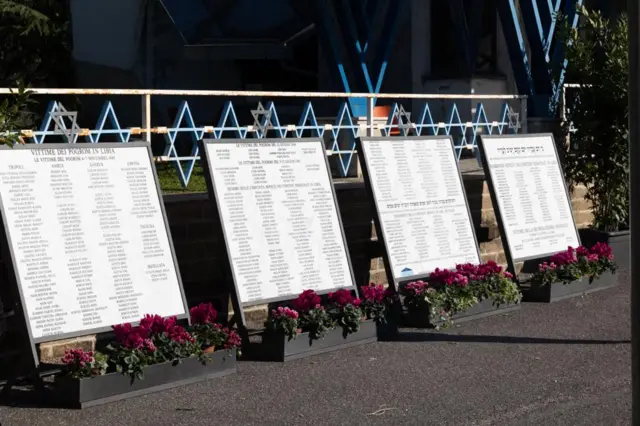 نصب تذكارية