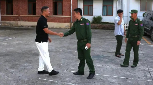 ကိုးကန့်တပ် နဲ့ ဝ တပ်ဖွဲ့ တွေ့ဆုံ