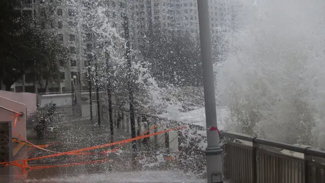 香港杏花邨岸邊翻起巨浪（27/8/2017）