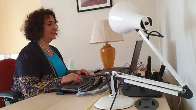 пані посол Мелінда Сіммонс