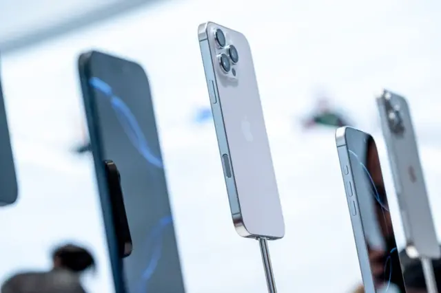 आयफोन-16 लाँच