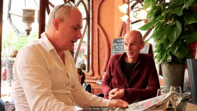 Serge Jovanovic (trái) và Georges Cano ăn trưa tại quán Le Bistrot du Peintre đã 15 năm nay.