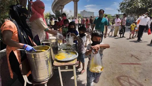 ప్రభుత్వాలు, స్వచ్ఛంద సంస్థ సాయం అవసరార్ధులందరికీ చేరడం లేదు