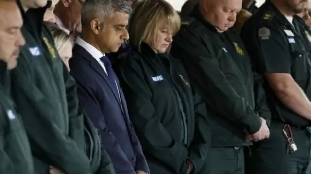 sadiq khan mengheningkan cipta