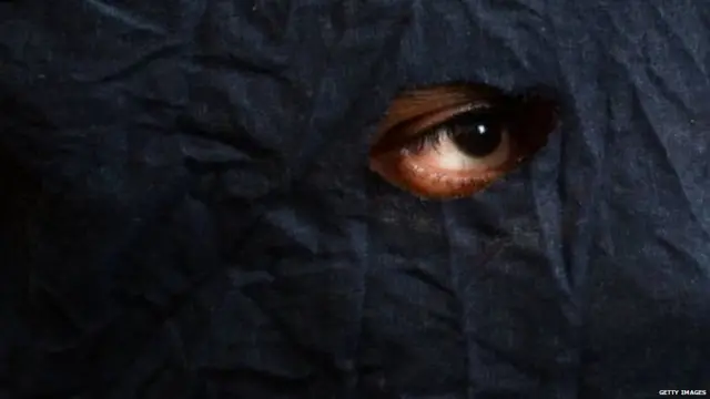 ਪੀੜਤਾ ਦਾ ਨਾਂ ਤੇ ਪਤਾ ਵੀ ਅਖ਼ਬਾਰਾਂ ਵਿੱਚ ਛਾਪ ਦਿੱਤਾ ਗਿਆ ਸੀ ਜੋ ਕਾਨੂੰਨੀ ਤੌਰ ’ਤੇ ਗਲਤ ਹੈ