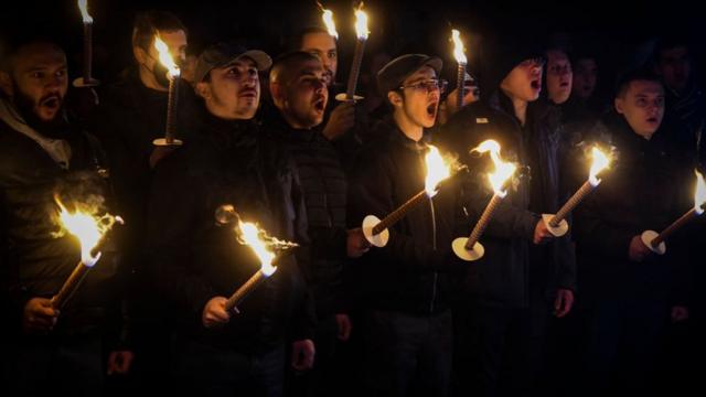 Un grupo de ultraderechistas búlgaros en una protesta