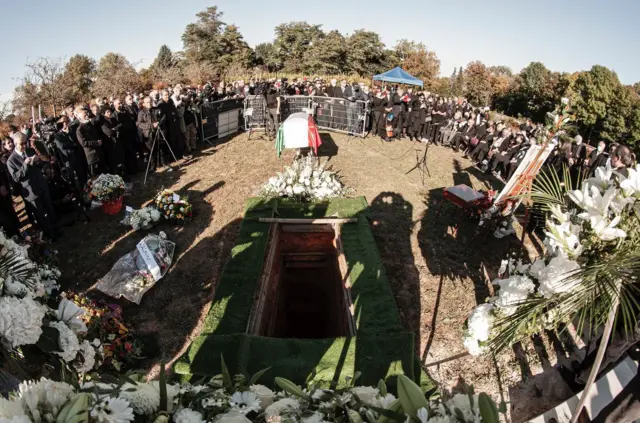 خاک‌سپاری بنی‌صدر