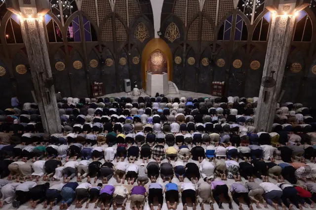ละหมาดในมัสยิด