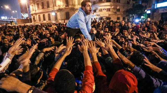 أرشيفية لمتظاهرين في نوفمبر/تشرين الثاني 2011