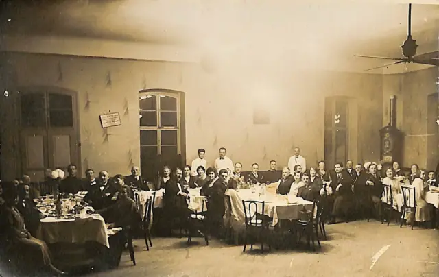 Unutrašnjost stare kafane