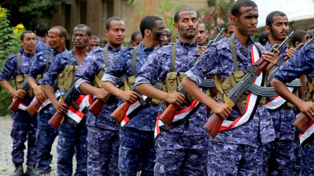 القوات الموالية للحكومة تدعمها السعودية