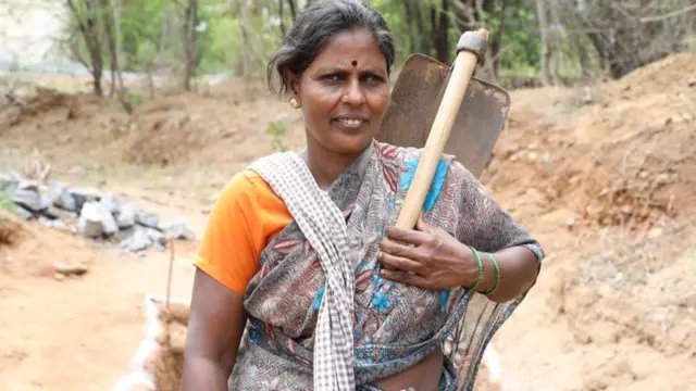 வியர்வை சிந்தி நதியை உயிர்பெறவைத்த வேலூர் பெண்கள்