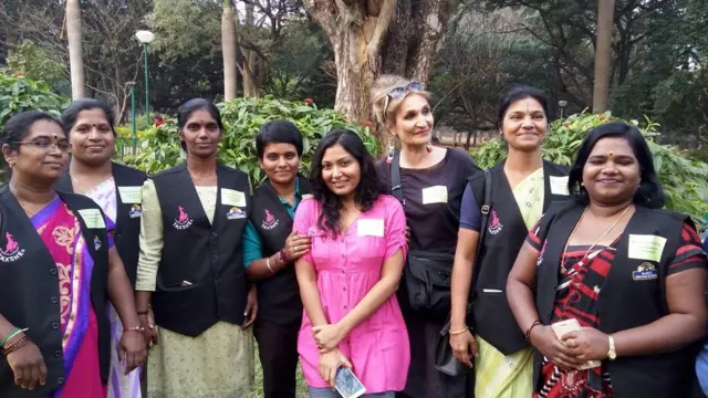 टैक्सशी महिला टैक्सी सेवा की सदस्य